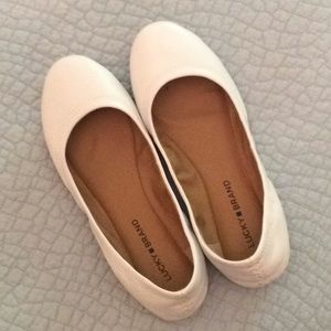 EUC Lucky Brand white leather flat, size 9